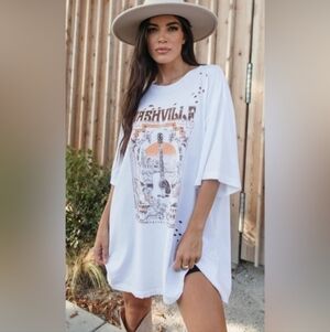 🤠NWOT Purchased from @moracris431 "Distressed Nashville Graphic Tee" White🤍 XL